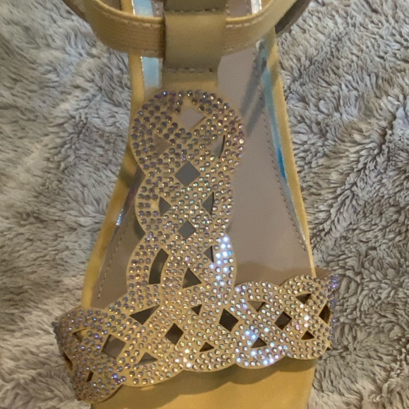 NWT Rialto Carta Bling Yellow Gold Women’s Rhinestone Wedge Sandals Sz 8 - Picture 4 of 8